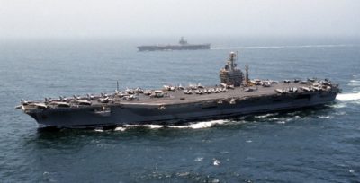 La portaerei USA Dwight D. Eisenhower nel Mediterraneo
