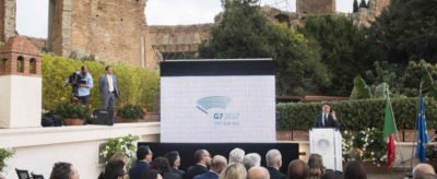 Renzi a Taormina presenta il G7